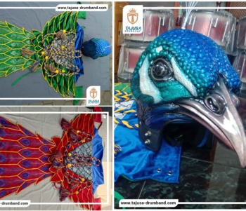maskot burung merak