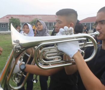 Cara membersihkan terompet perak