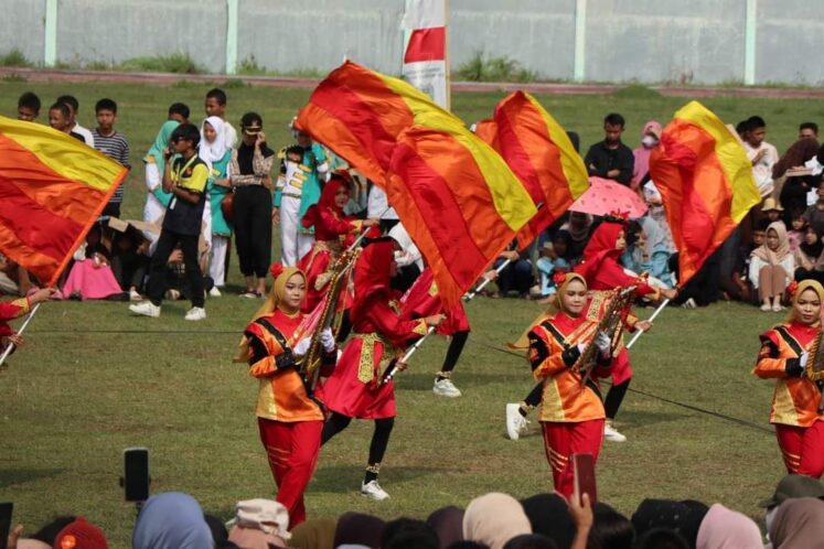 Bahan tiang bendera color guard