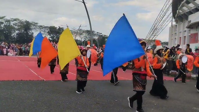 Cara Menyimpan Bendera Marching