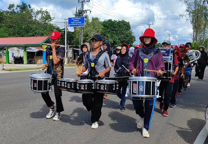 cara bawa tas bass drum yang benar