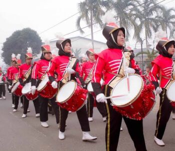 warna bendera color guard yang mencolok