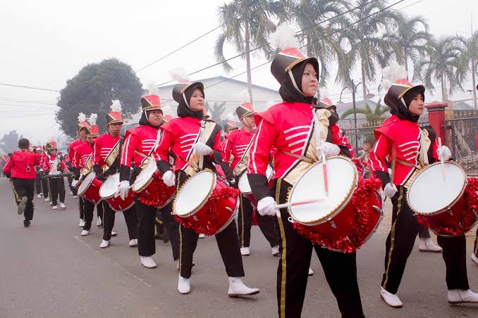 warna bendera color guard yang mencolok